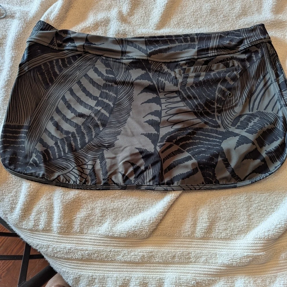 Athleta Black and Gray Patterned Sarong